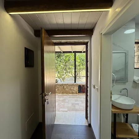 Stone Hearth 3* Himara