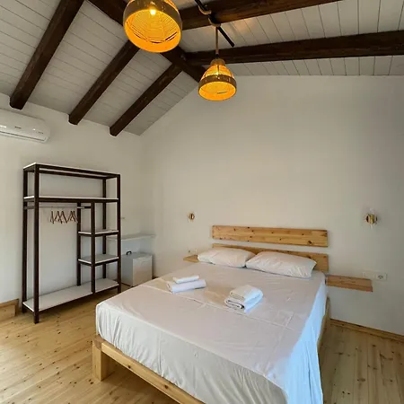 Гостевой дом Stone Hearth Химара