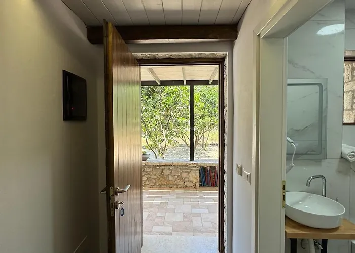 Stone Hearth 3* Himare